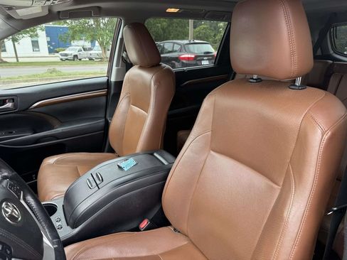 Used 2018 Toyota Highlander Limited Platinum AWD/4WD image 9