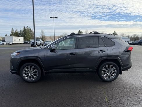 Used 2025 Toyota RAV4 XLE Premium image 5