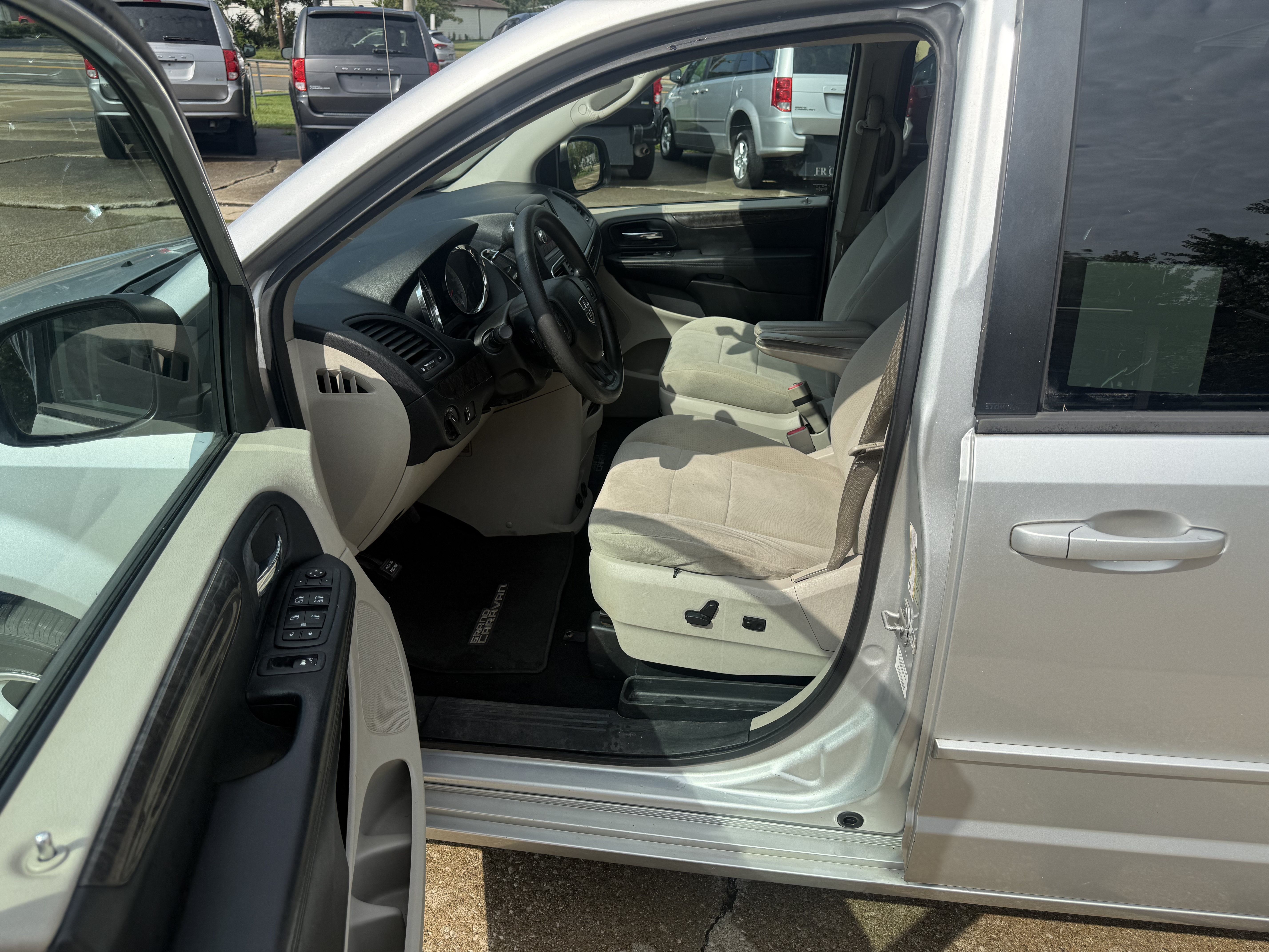 Used 2011 Dodge Grand Caravan Mainstreet FWD image 10