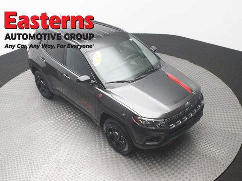 Used 2023 Jeep Compass Trailhawk AWD/4WD image 3