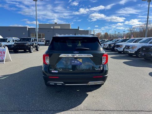 Certified 2022 Ford Explorer XLT w/ Equipment Group 202A image 4