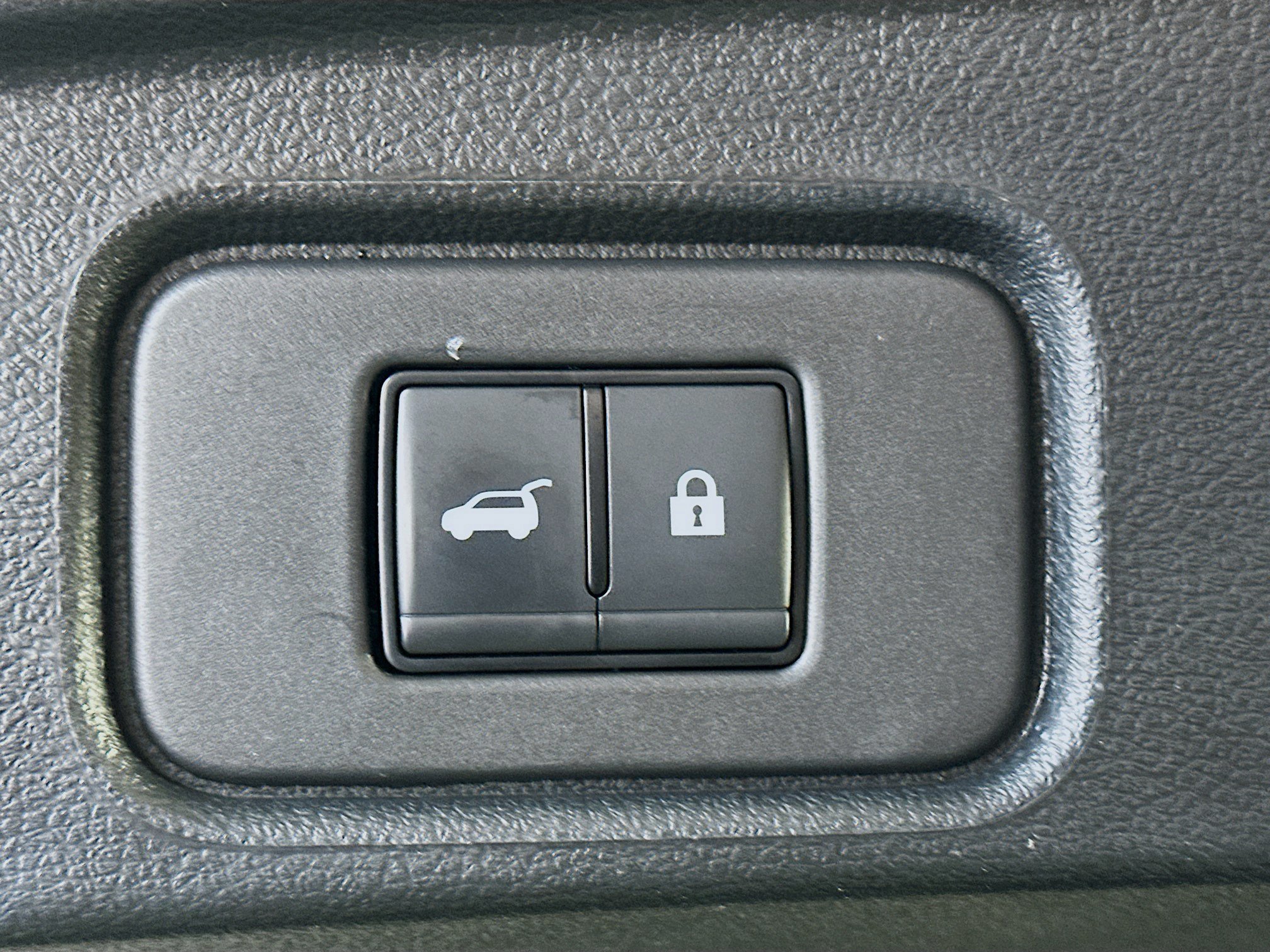Used 2025 Nissan Pathfinder SV FWD image 31