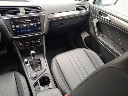 Certified 2022 Volkswagen Tiguan SE image 16