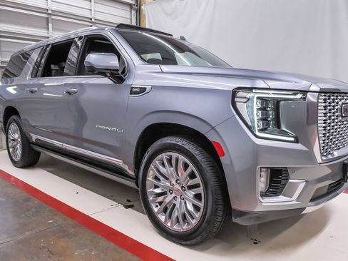 Used 2023 GMC Yukon XL Denali AWD/4WD image 5