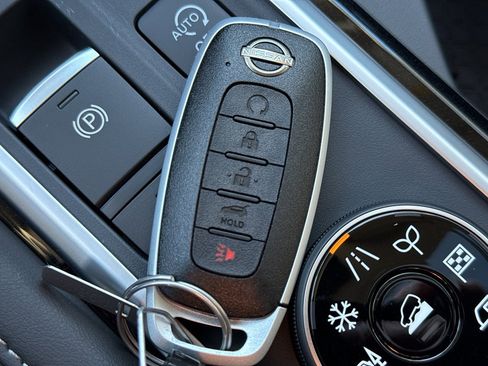 New 2026 Nissan Pathfinder SL image 39