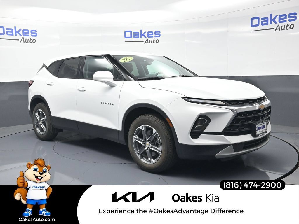 Used 2025 Chevrolet Blazer LT AWD/4WD image 1