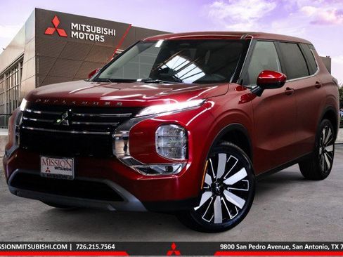 New 2025 Mitsubishi Outlander SE image 1