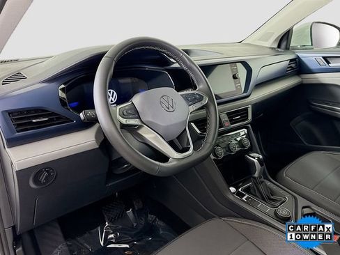 Used 2024 Volkswagen Taos SE image 9