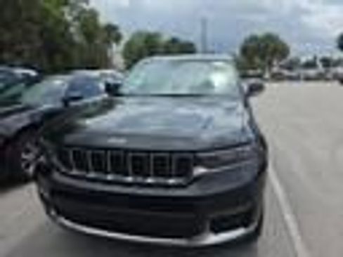 Used 2023 Jeep Grand Cherokee L Limited RWD image 17