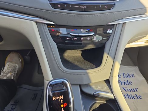 Used 2018 Cadillac XT5 Luxury w/ Driver Awareness Package AWD/4WD image 27