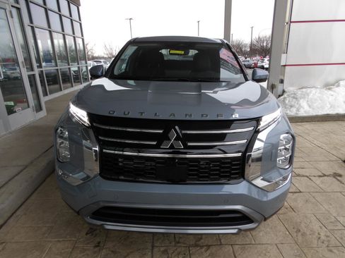 New 2026 Mitsubishi Outlander SE image 2