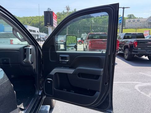 Used 2018 Chevrolet Silverado 2500 LTZ w/ Vortec Plus Package AWD/4WD image 25