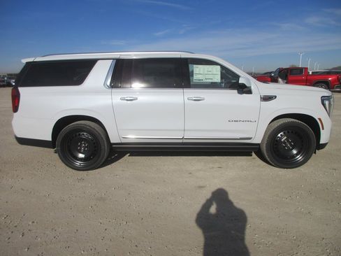New 2026 GMC Yukon XL Denali image 3