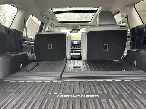 Used 2022 Toyota Highlander Platinum image 16