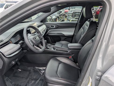 Used 2024 Jeep Compass Latitude AWD/4WD image 15