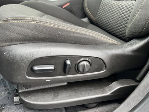 Used 2021 GMC Terrain SLE w/ Driver Convenience Package image 10