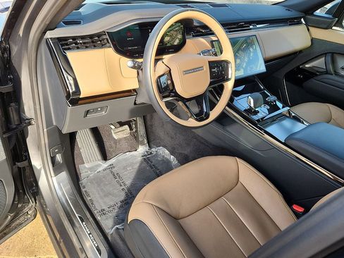 Used 2025 Land Rover Range Rover Sport Dynamic SE image 4