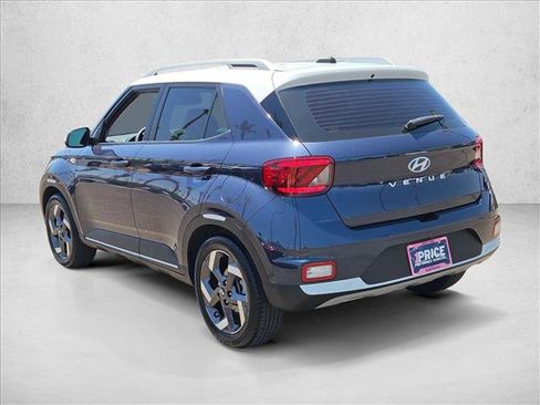 Used 2025 Hyundai Venue Limited FWD image 7