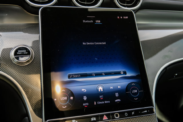 Used 2025 Mercedes-Benz GLC 300 4MATIC image 40