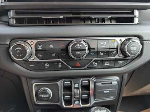 New 2025 Jeep Wrangler Sahara image 27