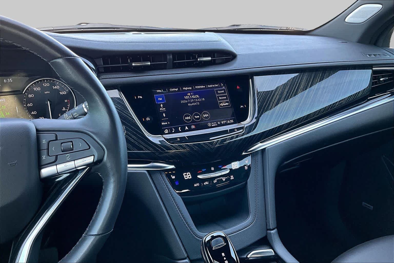 Used 2025 Cadillac XT6 Premium Luxury AWD/4WD image 7