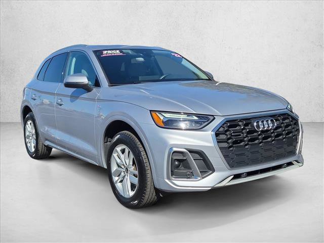 Used 2022 Audi Q5 2.0T Premium w/ Convenience Package AWD/4WD image 3
