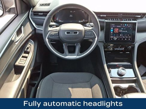 Used 2024 Jeep Grand Cherokee Laredo w/ Luxury Tech Group I AWD/4WD image 3