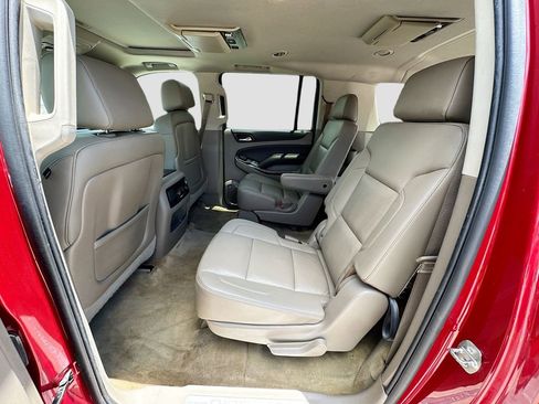 Used 2015 Chevrolet Suburban LT RWD image 30