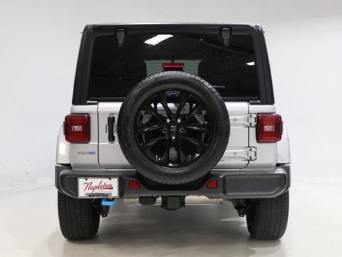 Used 2023 Jeep Wrangler Unlimited Sahara w/ Cold Weather Group AWD/4WD image 7