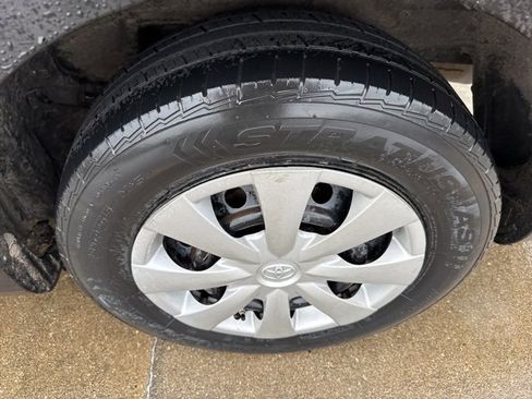 Used 2011 Toyota Corolla LE image 3