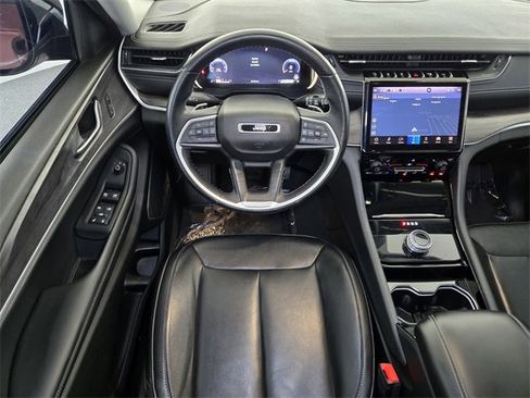 Used 2022 Jeep Grand Cherokee Limited image 11