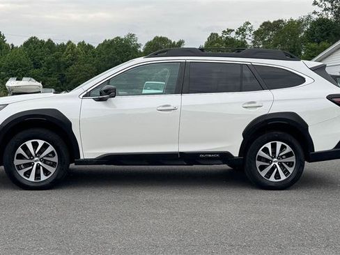 Used 2023 Subaru Outback Premium AWD/4WD image 8