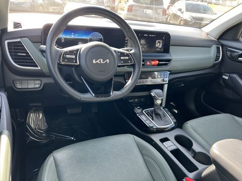 Certified 2025 Kia Seltos SX w/ SX Sunroof Package image 22
