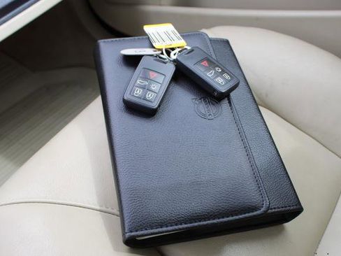 Used 2015 Volvo XC70 T6 w/ Climate Package image 19