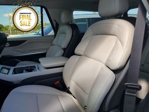 New 2025 Lincoln Navigator Reserve image 17