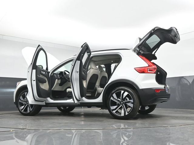 New 2026 Volvo XC40 B5 Ultra w/ Protection Package Premier AWD/4WD image 48