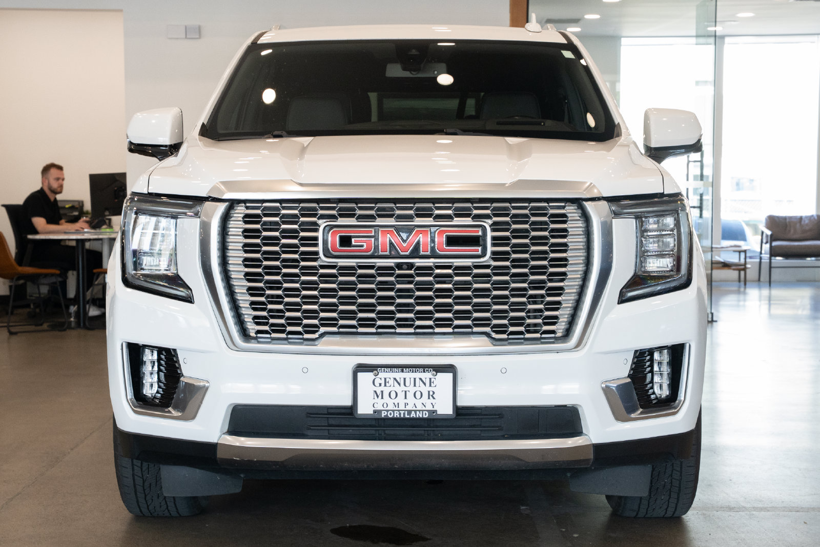 Used 2022 GMC Yukon Denali AWD/4WD image 2