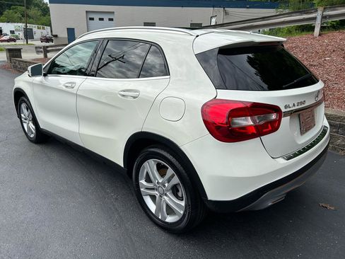 Used 2017 Mercedes-Benz GLA 250 4MATIC w/ Premium Package image 3