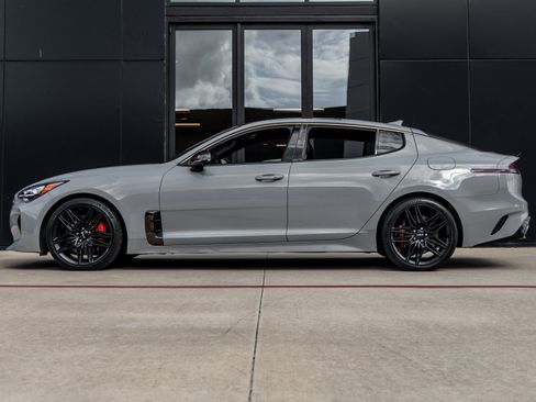 Used 2022 Kia Stinger GT2 image 9