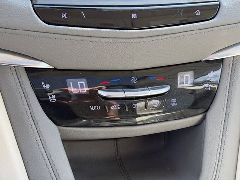Used 2021 Cadillac XT5 Premium Luxury FWD image 16