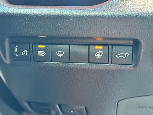 Used 2019 Toyota RAV4 Limited w/ Cold Weather Package FWD image 33