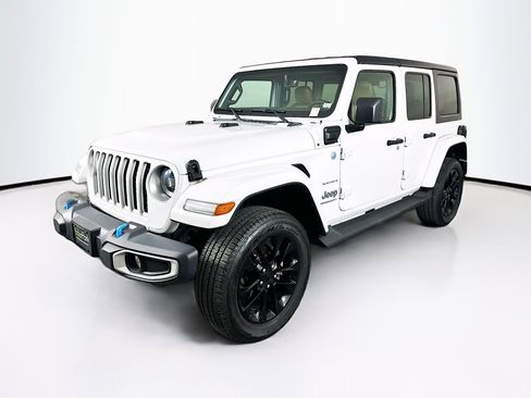 Used 2023 Jeep Wrangler Unlimited Sahara w/ Cold Weather Group AWD/4WD image 3