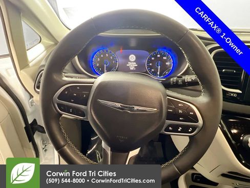 Used 2024 Chrysler Pacifica Touring-L image 8