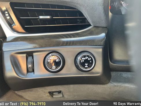 Used 2017 Cadillac Escalade ESV Platinum AWD/4WD image 27