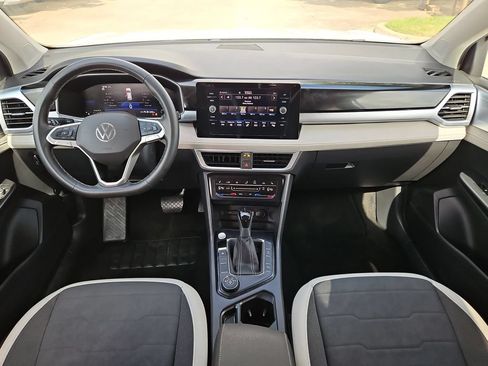Used 2025 Volkswagen Taos SE AWD/4WD image 26