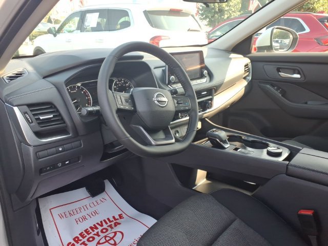 Used 2025 Nissan Rogue SV AWD/4WD image 15