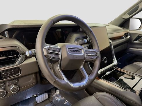 Used 2025 GMC Yukon XL Denali AWD/4WD image 19