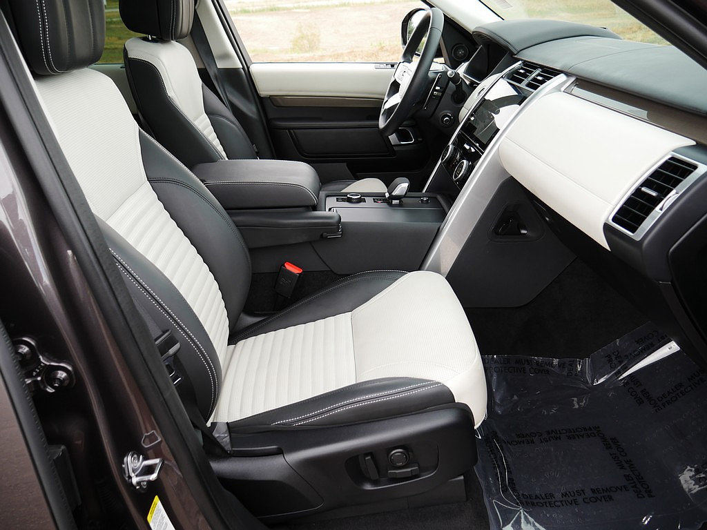 Used 2025 Land Rover Discovery Metropolitan Edition AWD/4WD image 76