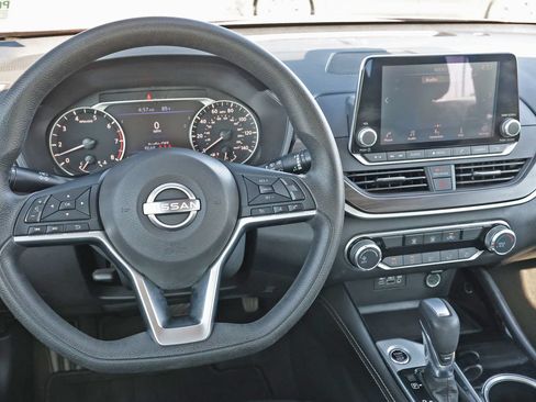 Used 2023 Nissan Altima 2.5 SV AWD/4WD image 15