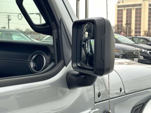 Used 2022 Jeep Wrangler Unlimited Sahara w/ Cold Weather Group image 29